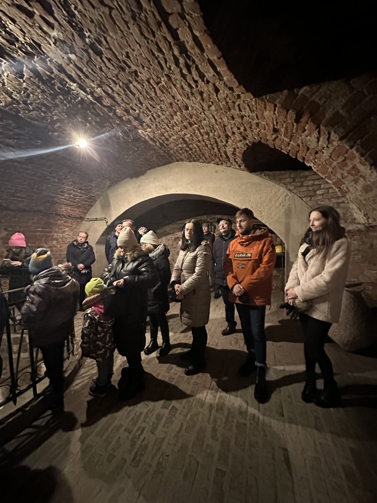 uczestnicy akcji Zakochani w podziemiach podczas zwiedzania