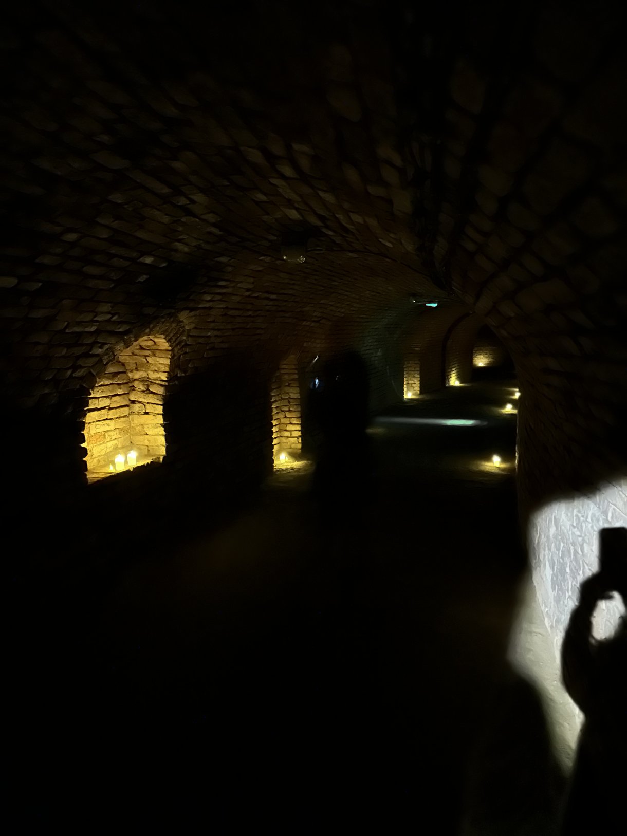 uczestnicy akcji Zakochani w podziemiach podczas zwiedzania