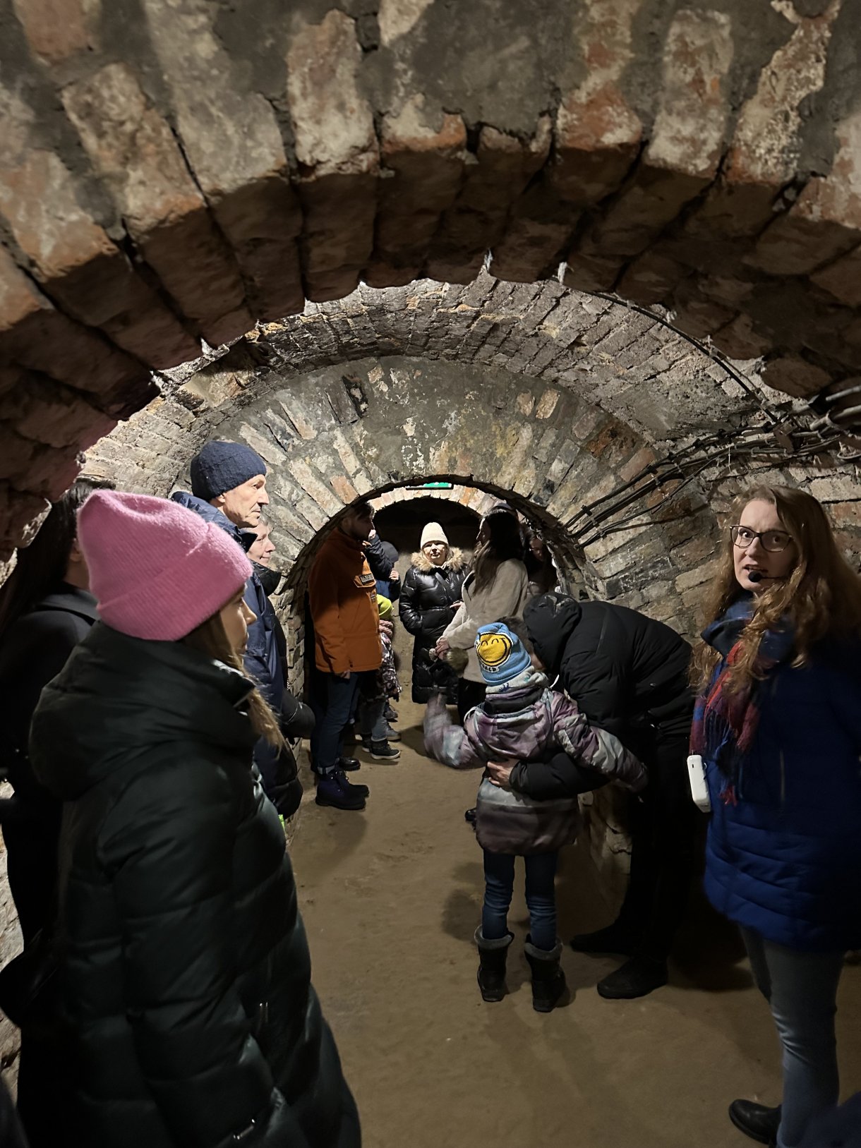 uczestnicy akcji Zakochani w podziemiach podczas zwiedzania
