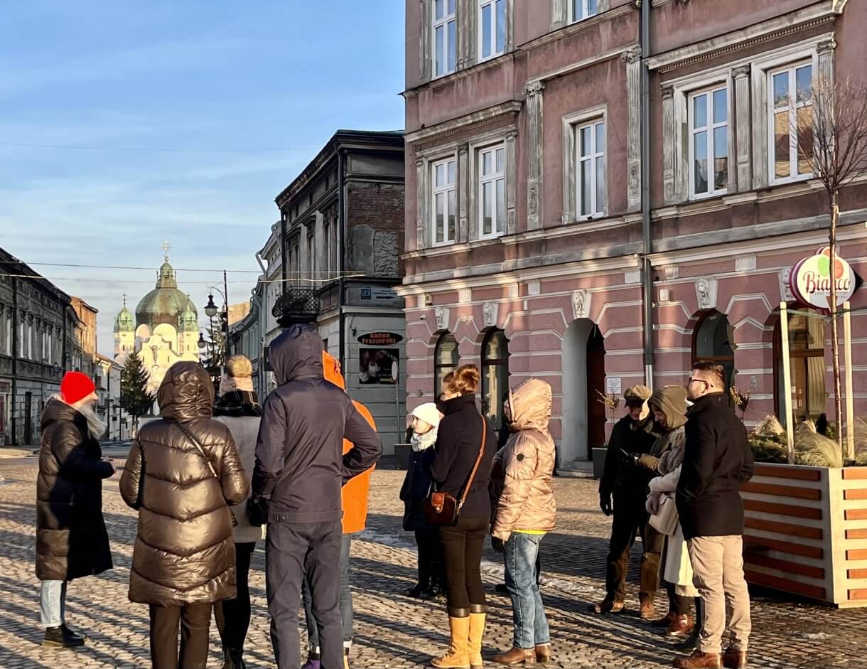 uczestnicy akcji Zakochani w podziemiach podczas zwiedzania