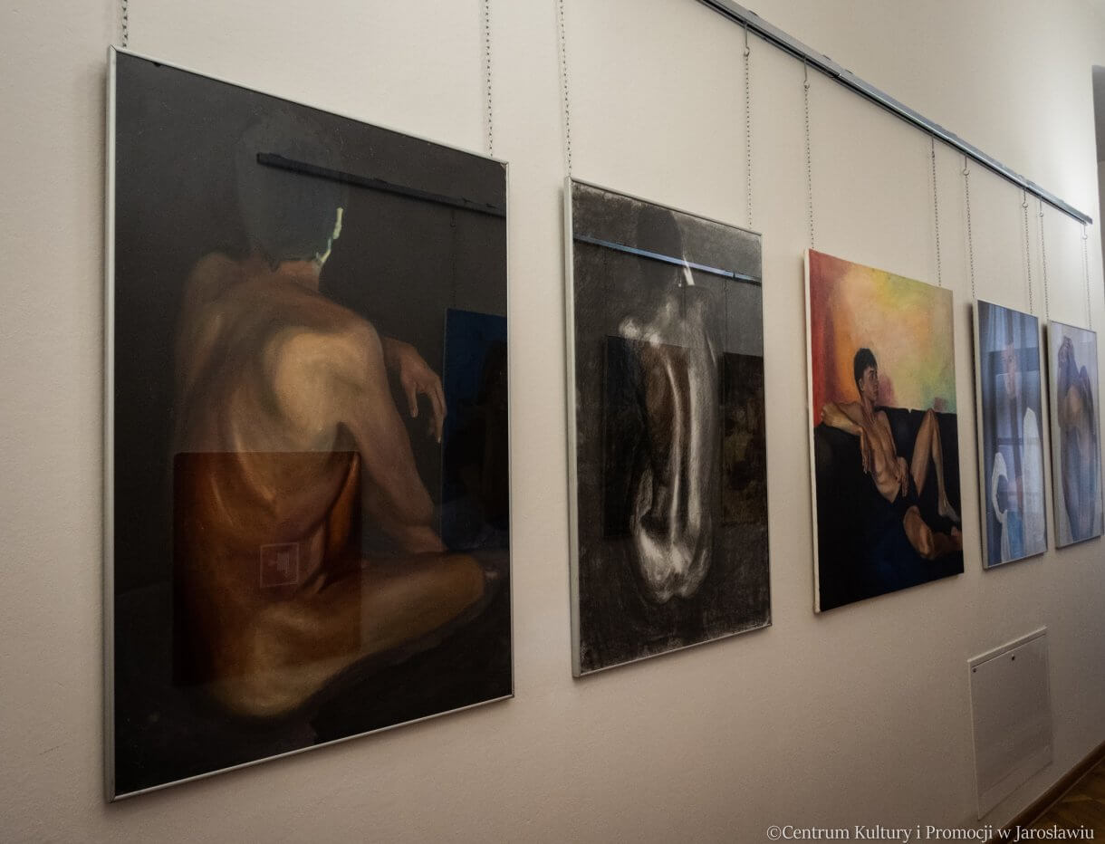 Wystawa ucznia Państwowego Liceum Sztuk Plastycznych im. Stanisława Wyspiańskiego w Jarosławiu marzec 2023 Rysunek Malarstwo Łukasz Czyrak