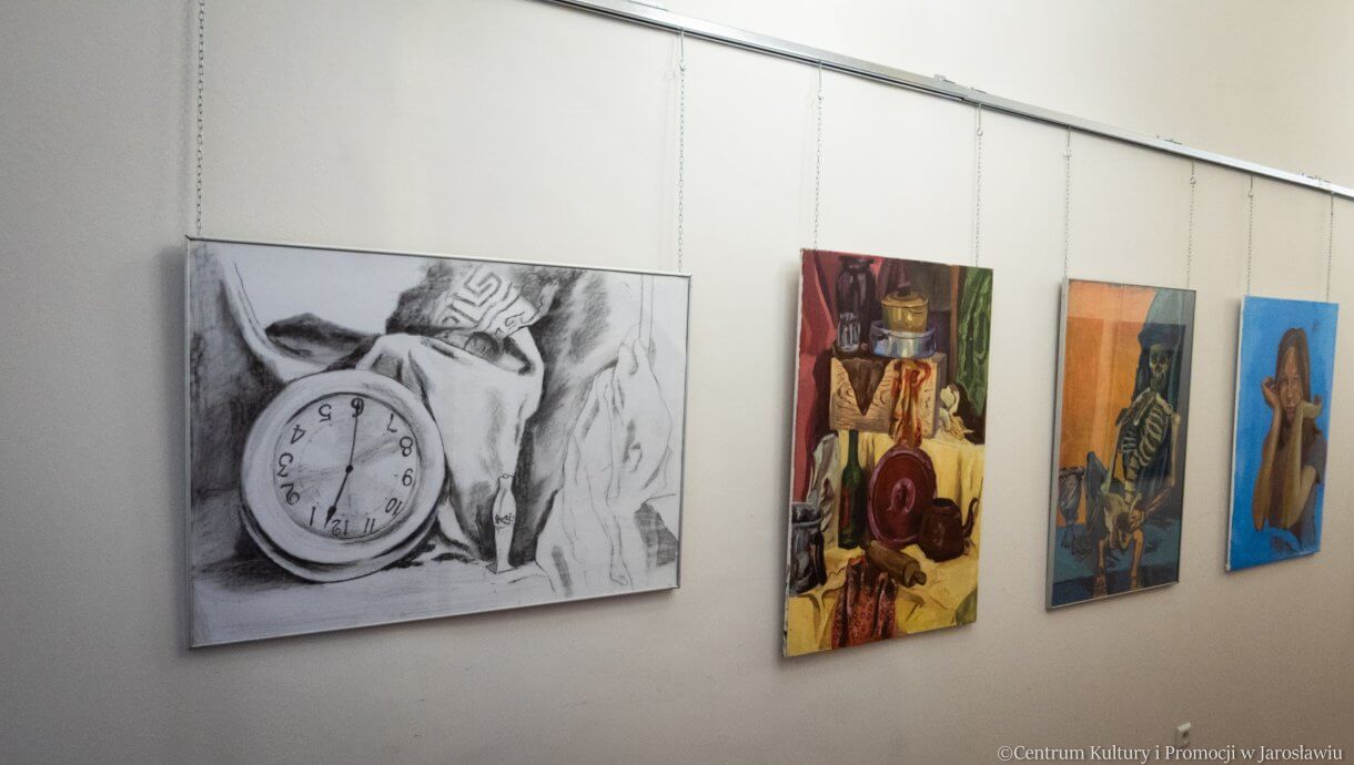 Wystawa ucznia Państwowego Liceum Sztuk Plastycznych im. Stanisława Wyspiańskiego w Jarosławiu marzec 2023 Rysunek Malarstwo Łukasz Czyrak