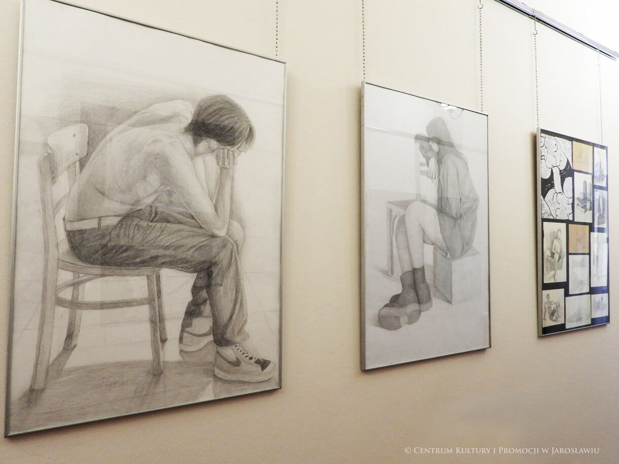 Rysunki przedstawiające modela / fragment wystawy