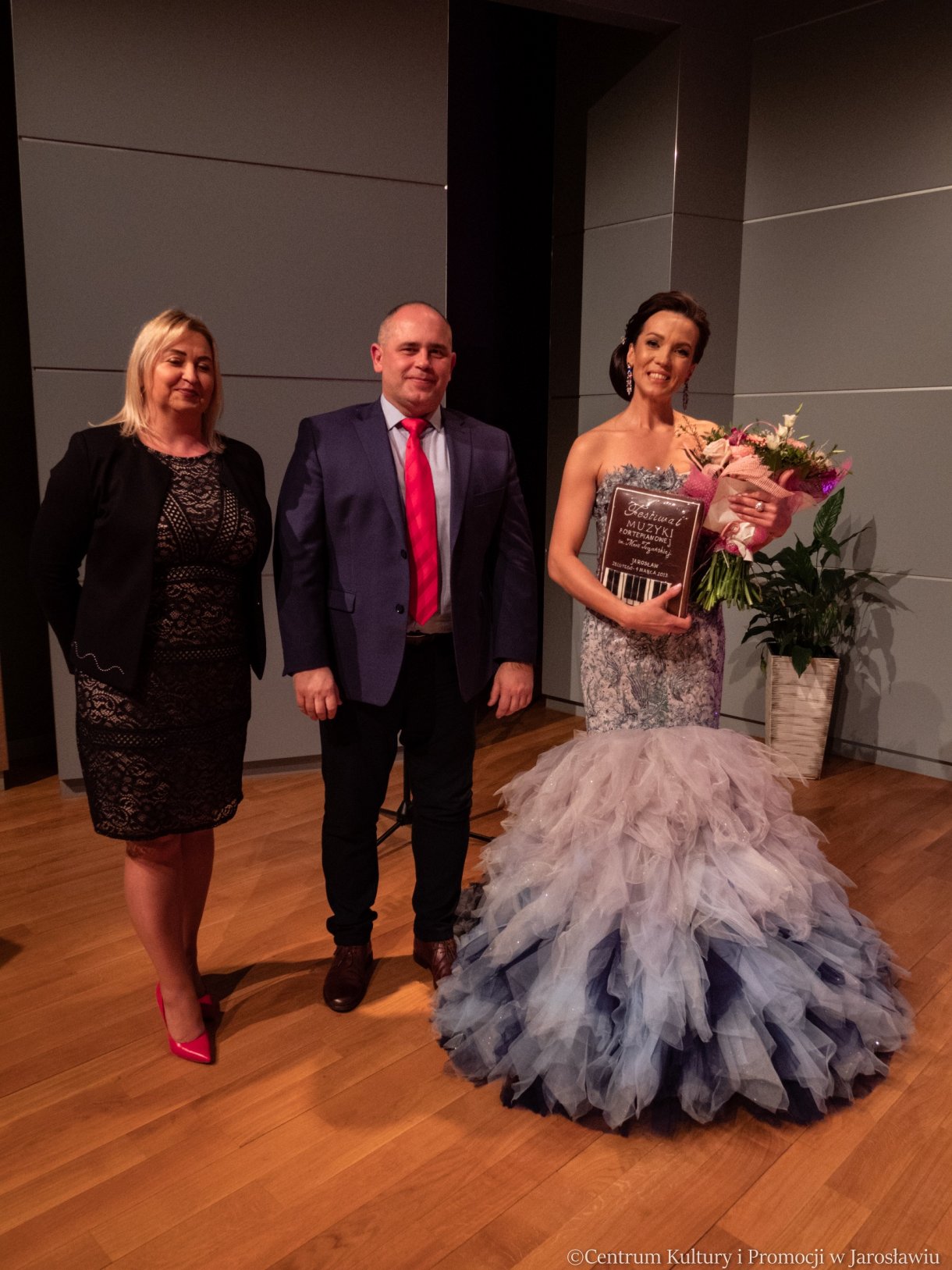 dyrektor CKiP z żona i Renatą Johnson-Wojtowicz podczas koncertu finałowego FMF im. M. Turzańskiej