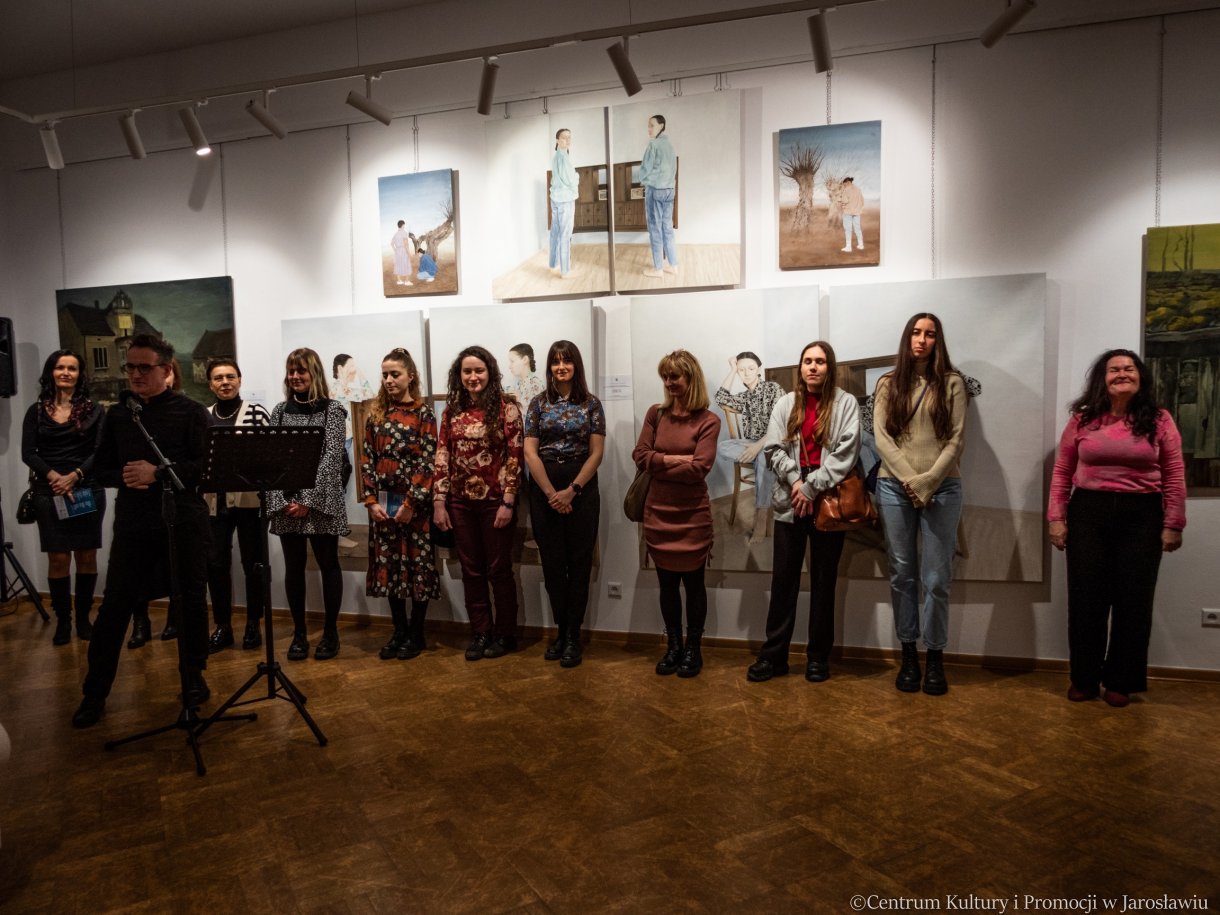 dr Łukasz Gil oraz autorzy wystawy 