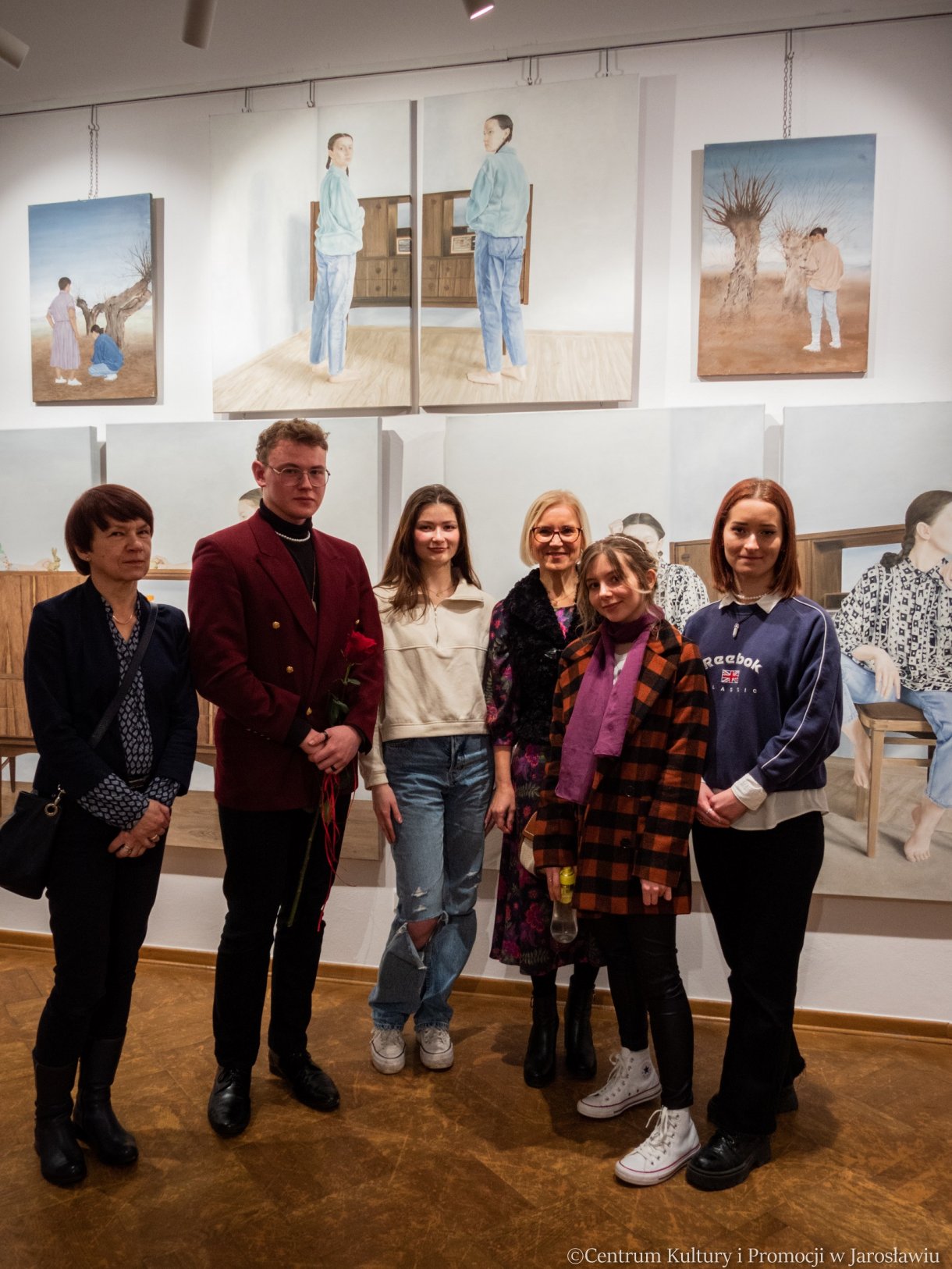 uczestnicy wernisażu wystawy 