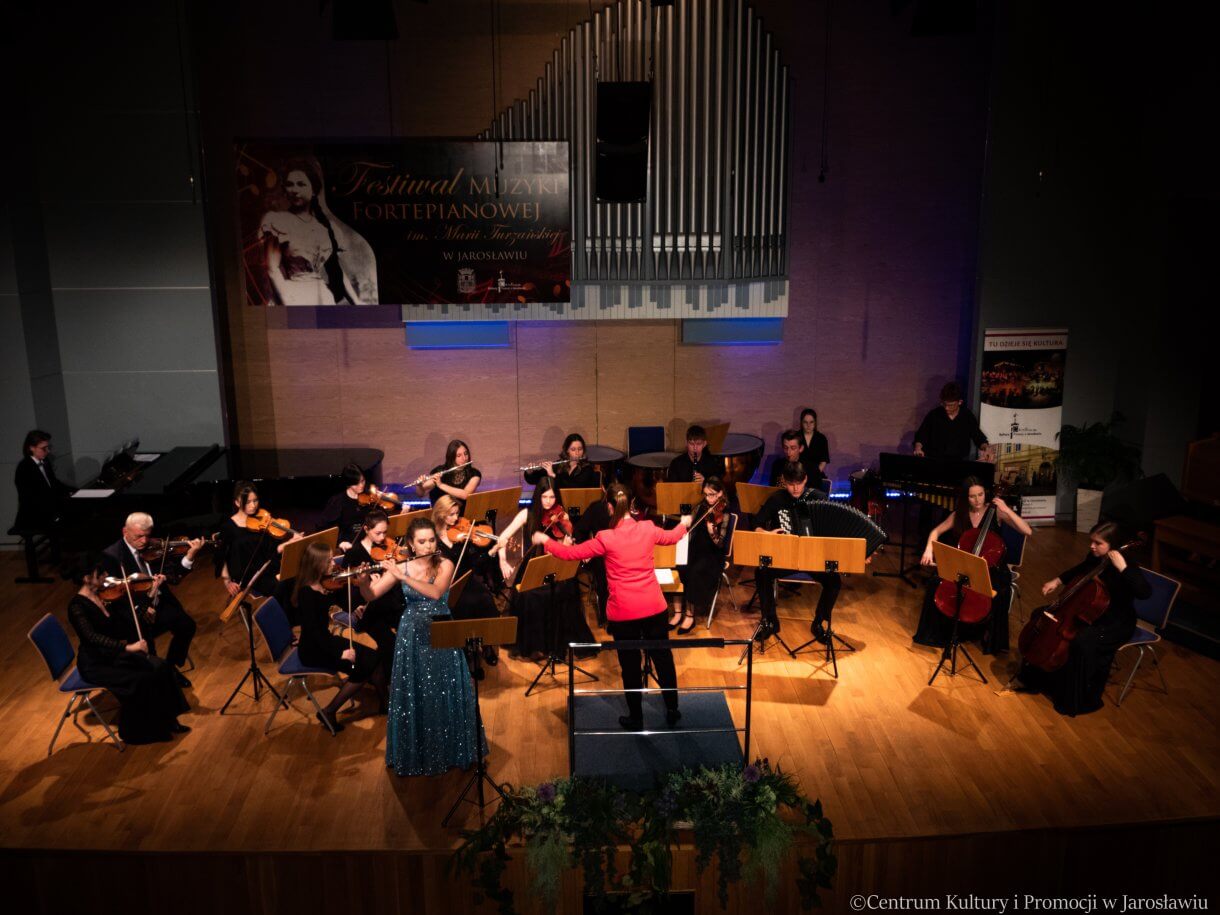 Orkiestra ZPSM w Jarosławiu podczas koncertu