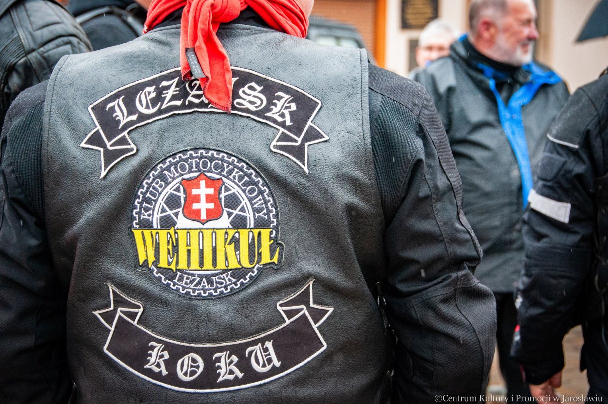 uczestnicy parady motocyklowej , pikniku z okazji powitania wiosny