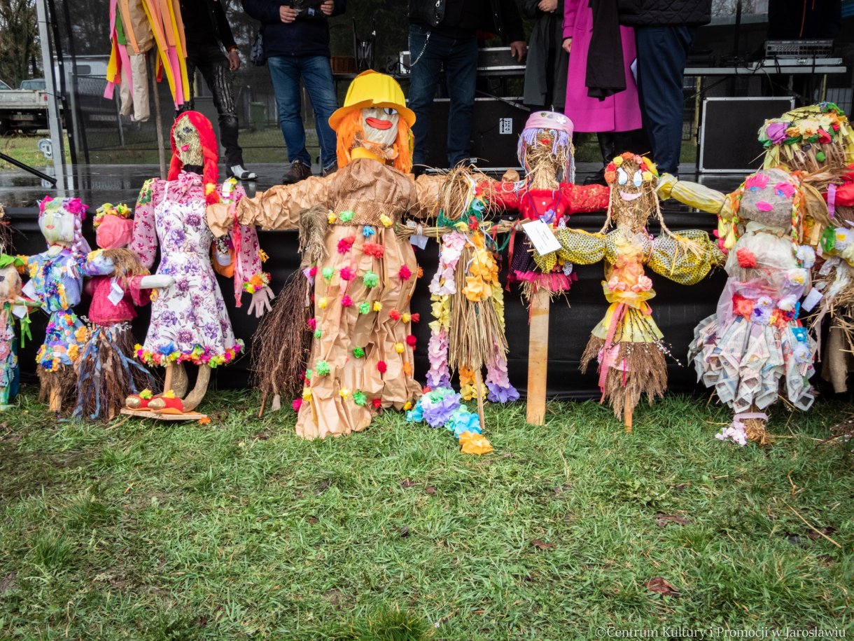 kukiełki symbolizujące marzanny