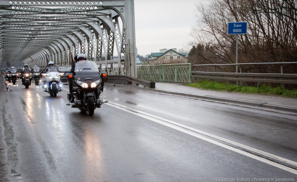 uczestnicy parady motocyklowej , pikniku z okazji powitania wiosny