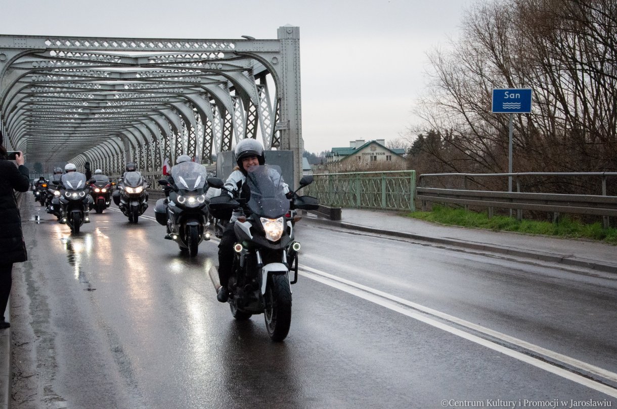 uczestnicy parady motocyklowej , pikniku z okazji powitania wiosny
