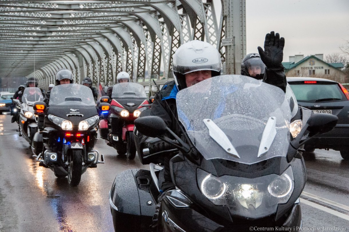 uczestnicy parady motocyklowej , pikniku z okazji powitania wiosny