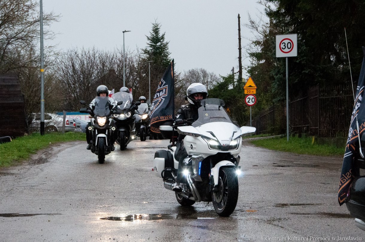 uczestnicy parady motocyklowej , pikniku z okazji powitania wiosny