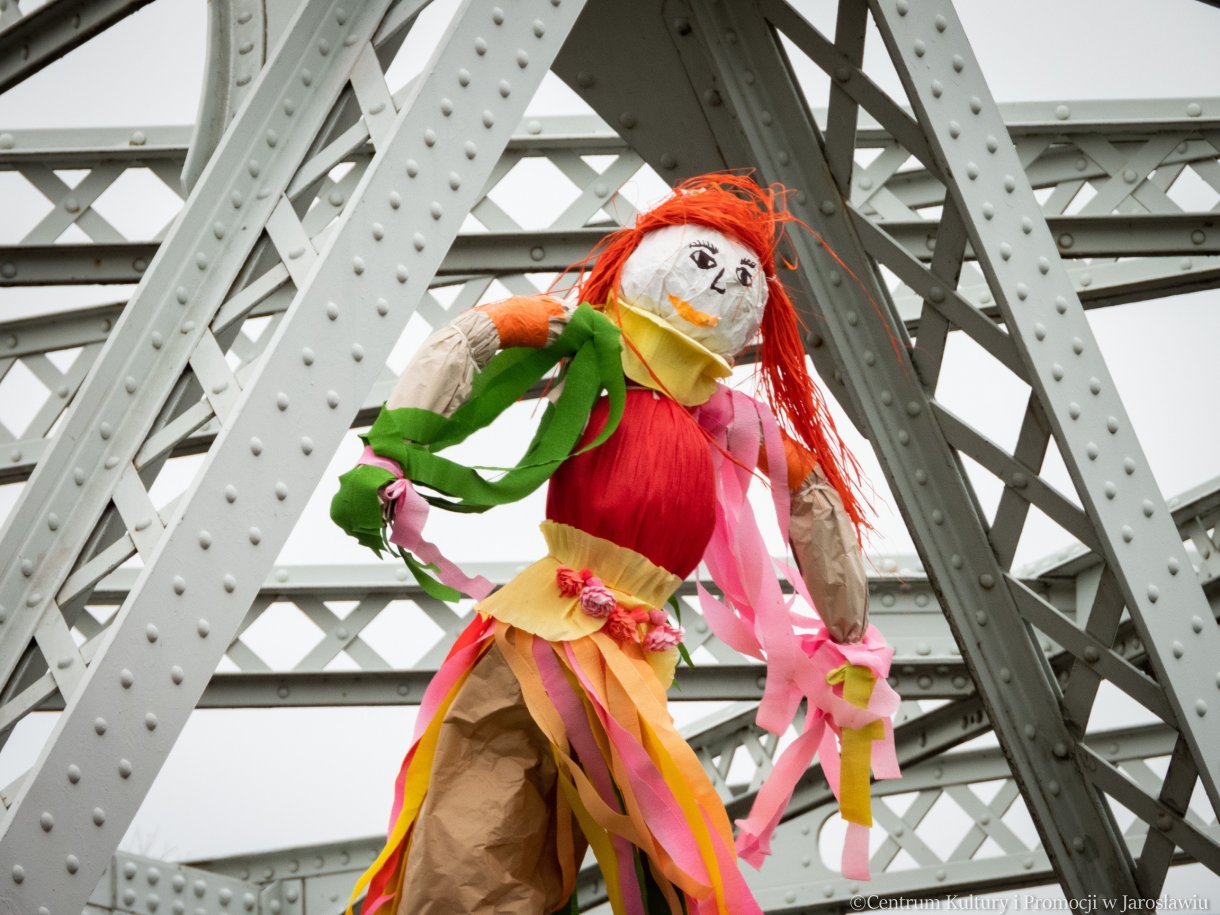 kukiełka symbolizująca marzannę,