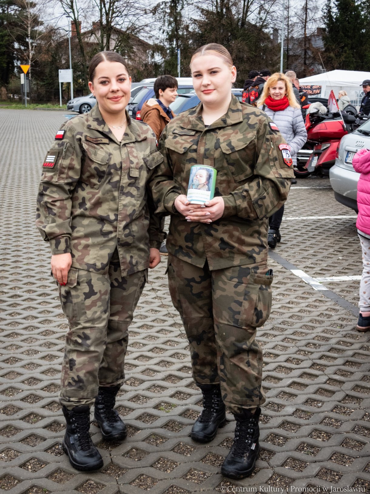 wolontariuszki zbierające datki podczas pikniku z okazji powitania wiosny