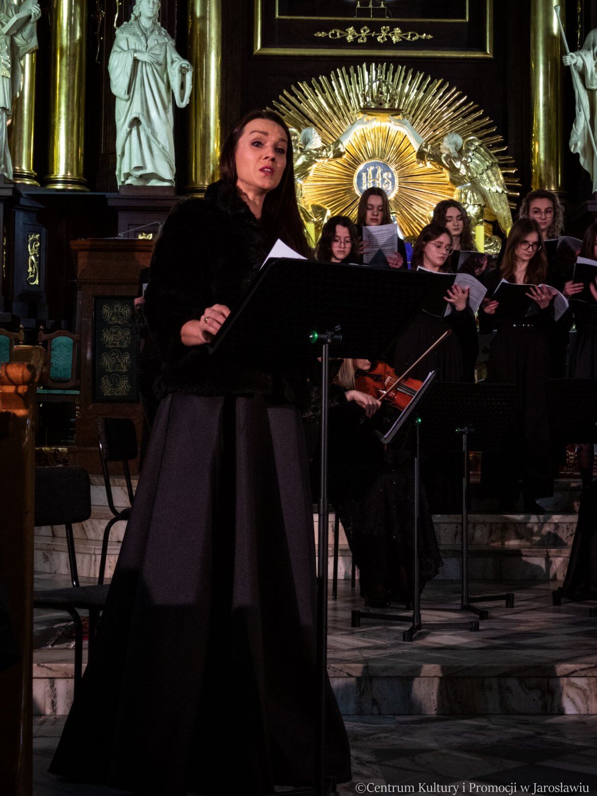 Koncert w kolegiacie - solistka Renata Dżonson-Wojtowicz