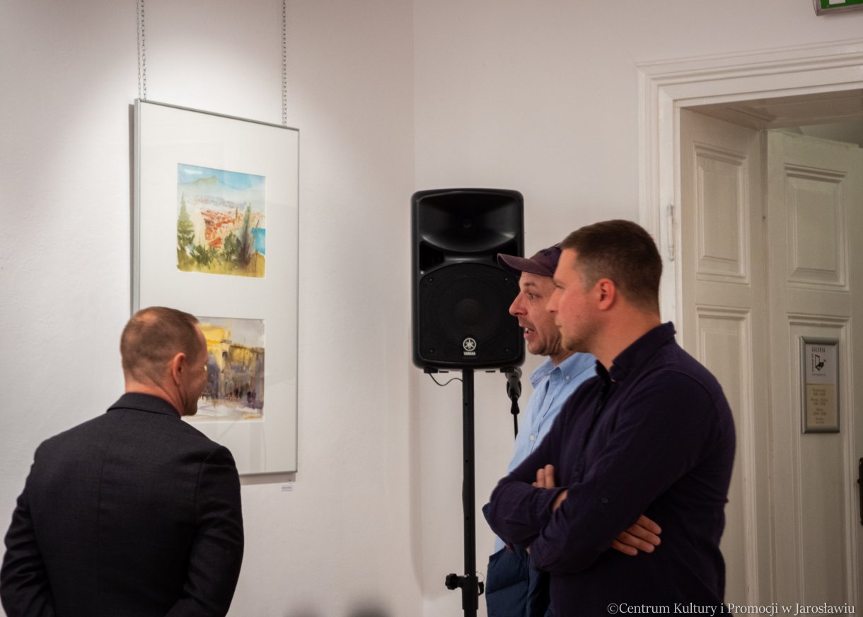 uczestnicy wernisażu Tomasza Drozdowicza 