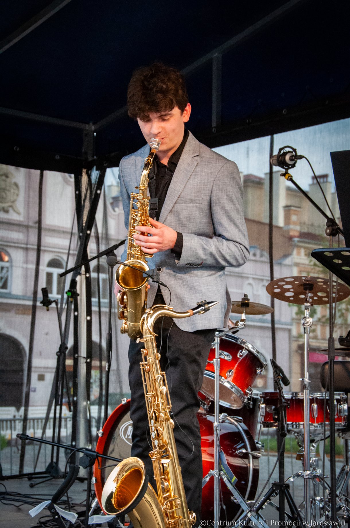 wystep ucznia ZPSM w Jarosławiu podczas Nocy Zwiedzania Rynku