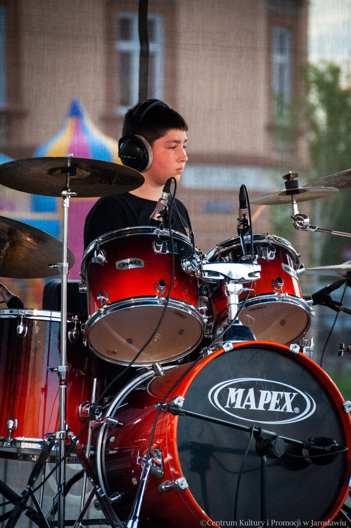 uczeń ZPSM w Jarosławiu podczas wustępu w ramach Nocy Zwiedzania Rynku 2023