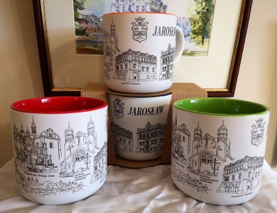 Kubki, smycze i torby kubki pamiątkowe z rysunkami jarosławskich zabytków