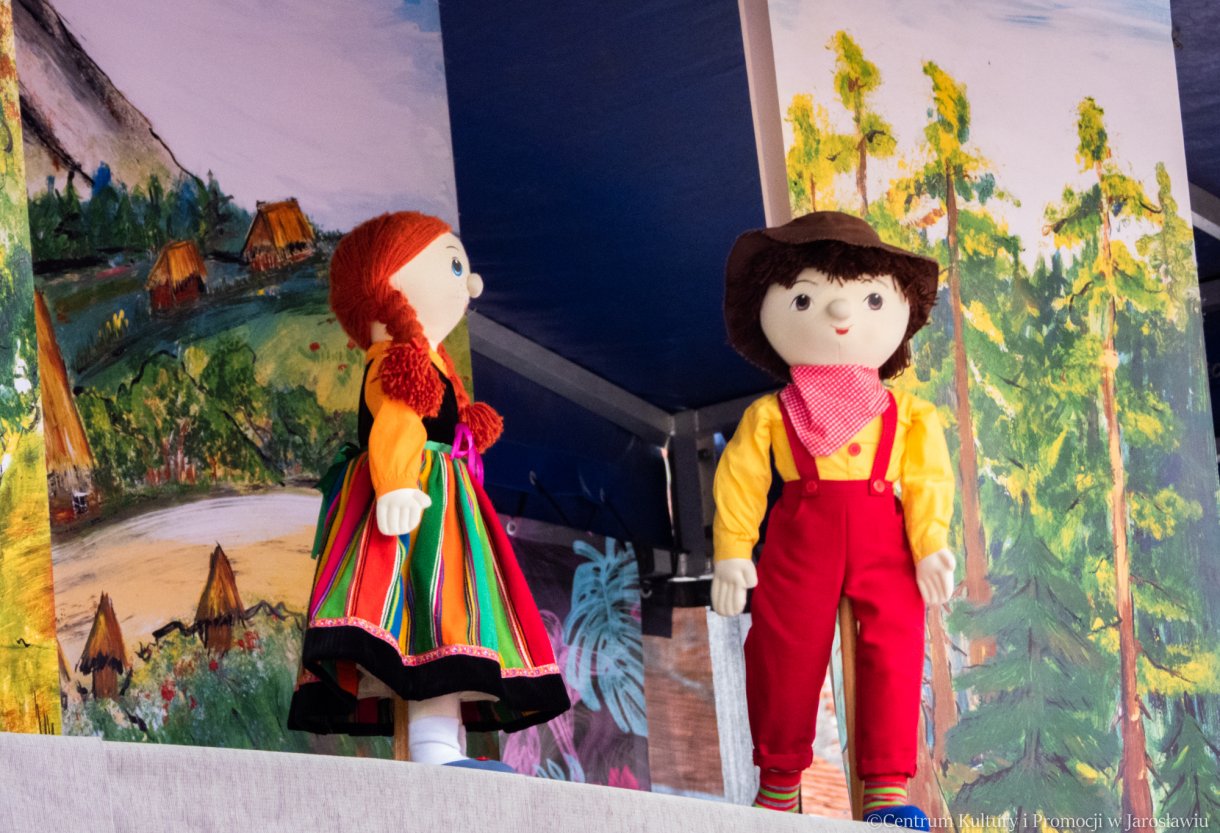 kukiełki występujące w bajce, postać dziewczynki i chłopca