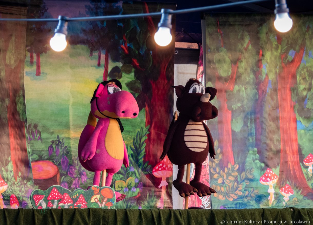 kukiełki podczas spektaklu 