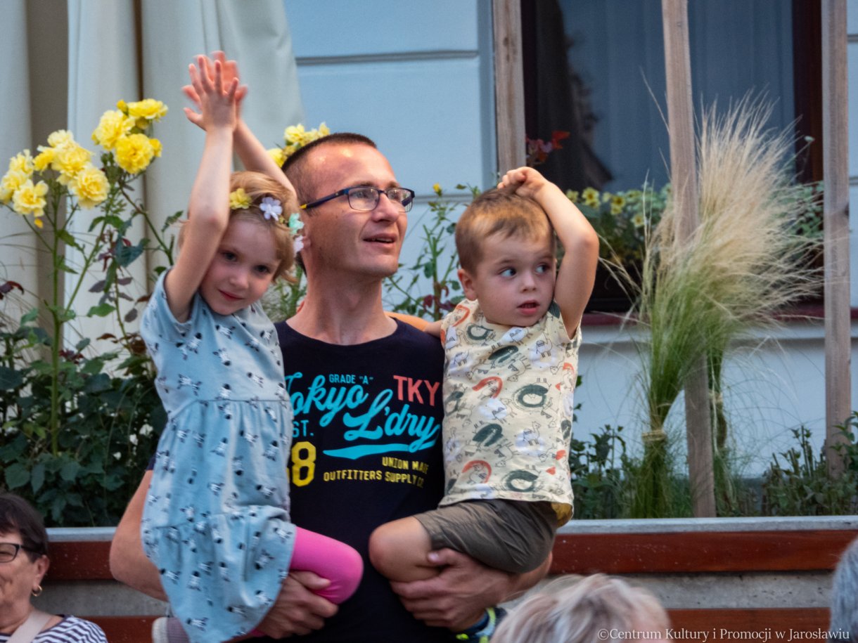 publiczność podczas występu zespołu torino