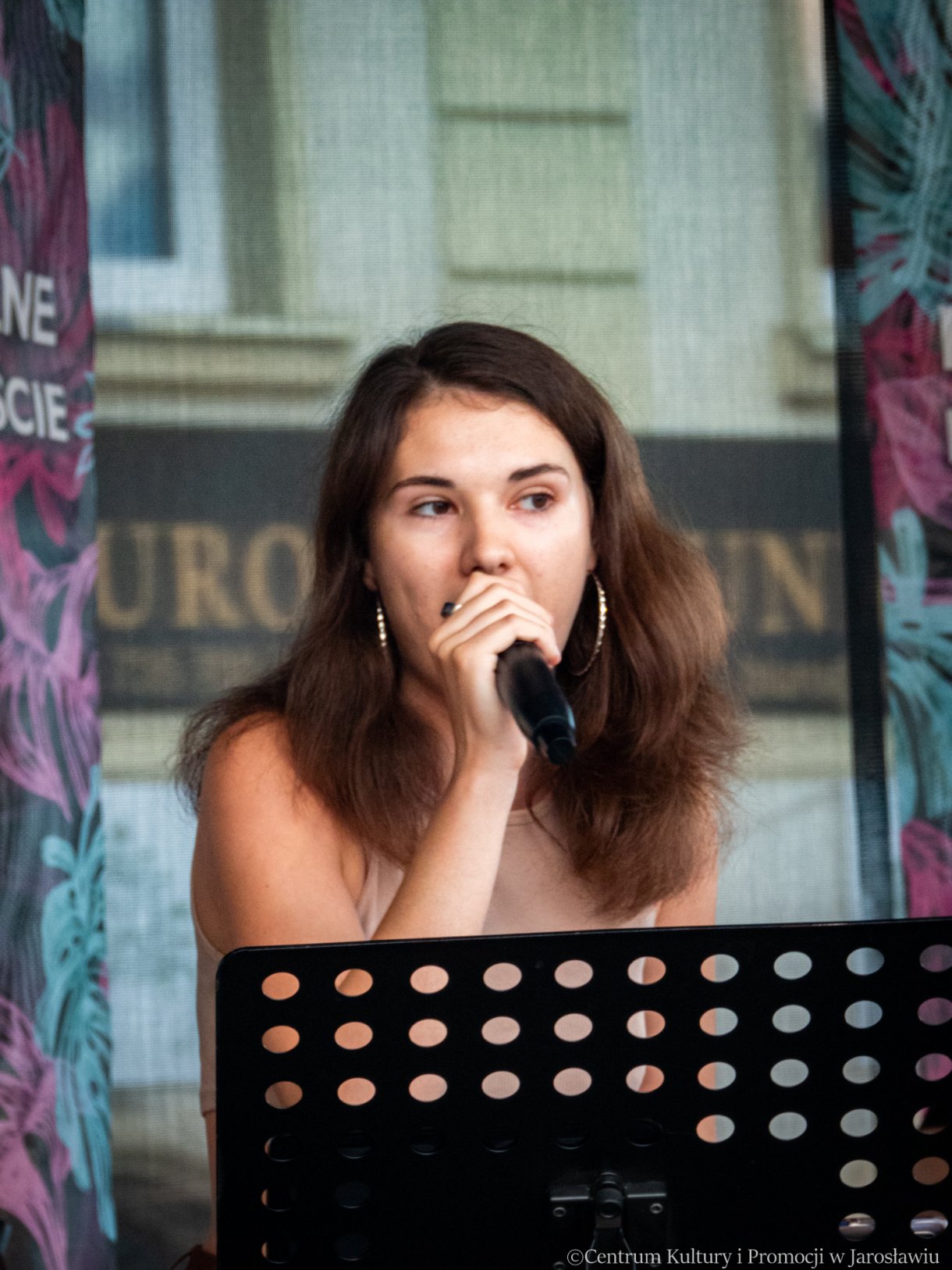 występ zespołu Torino podczas letniego muzykowania - woklistka