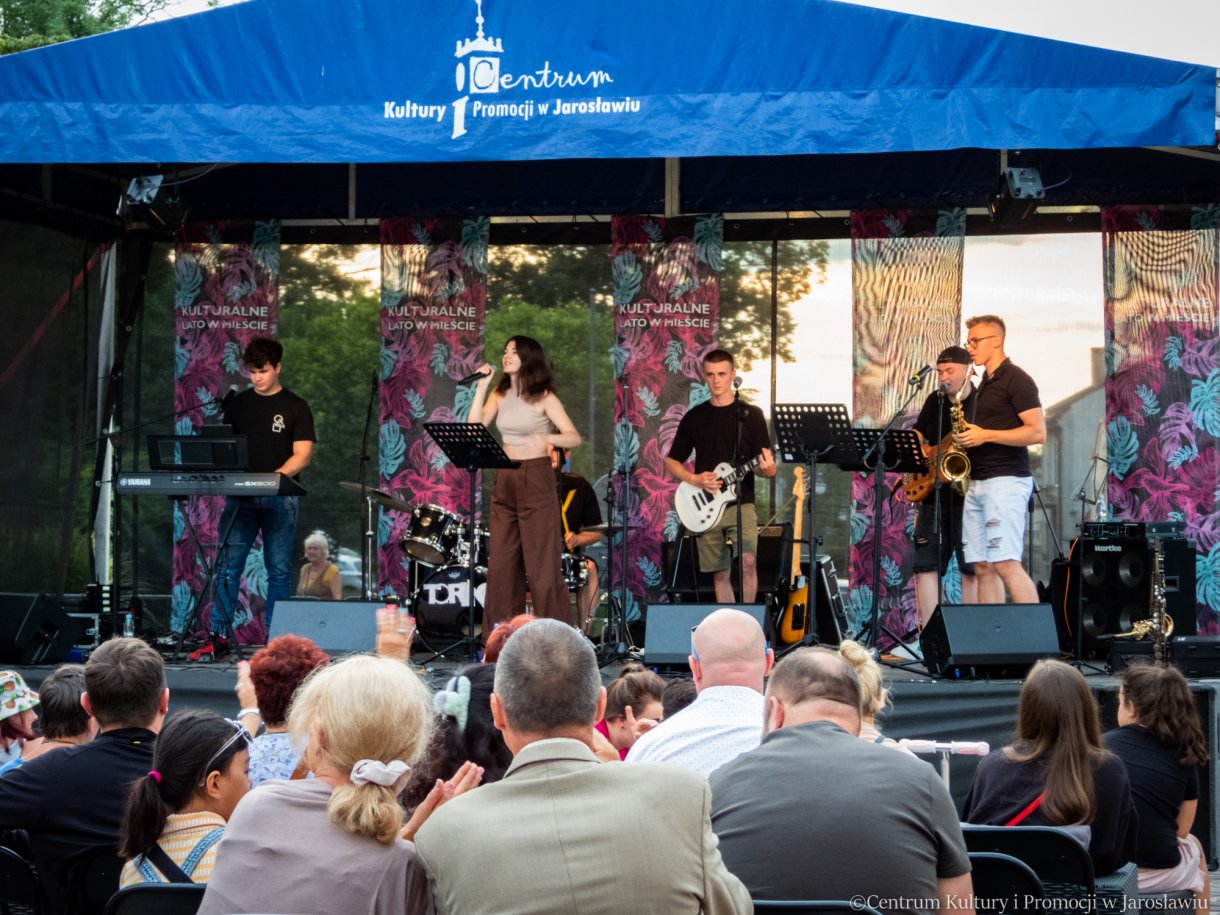 występ zespołu Torino podczas letniego muzykowania