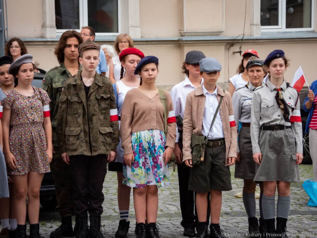 uczestnicy obchodów 79. rocznicy wybuchu powstania warszawskiego