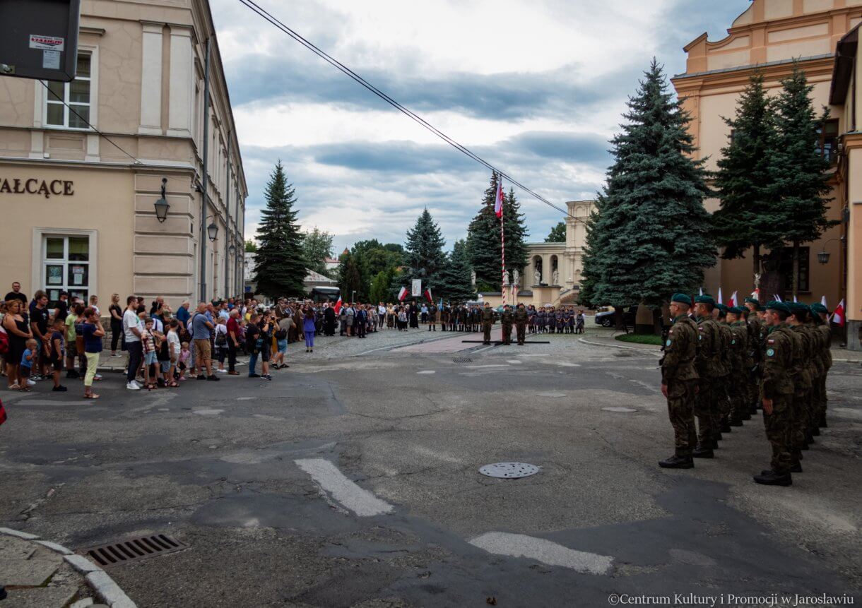 uczestnicy obchodów 79. rocznicy wybuchu powstania warszawskiego