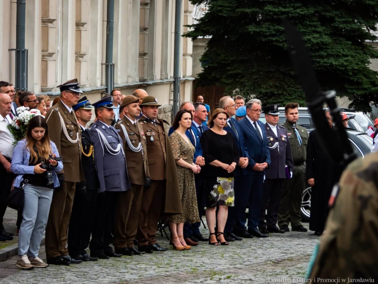 uczestnicy obchodów 79. rocznicy wybuchu powstania warszawskiego
