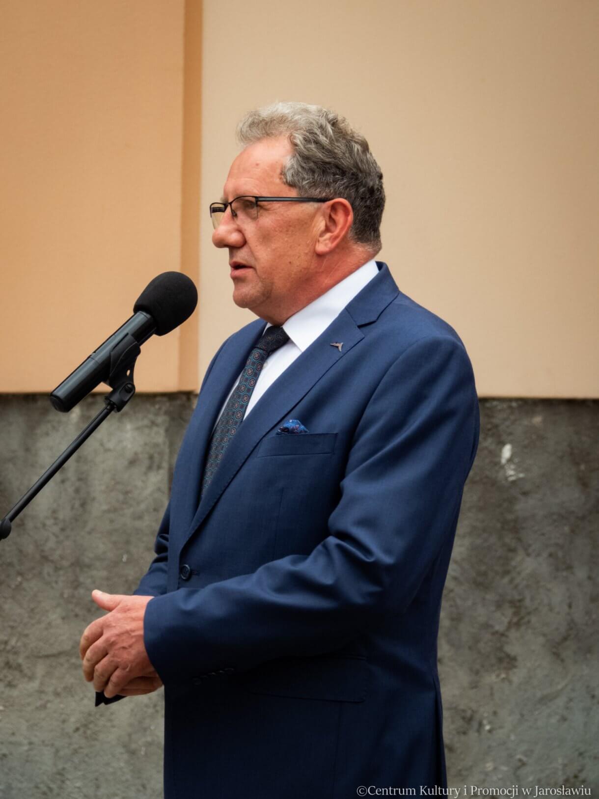 poseł na sejm RP przemawia podczas obchodów 79. rocznicy wybuchu powstania warszawskiego