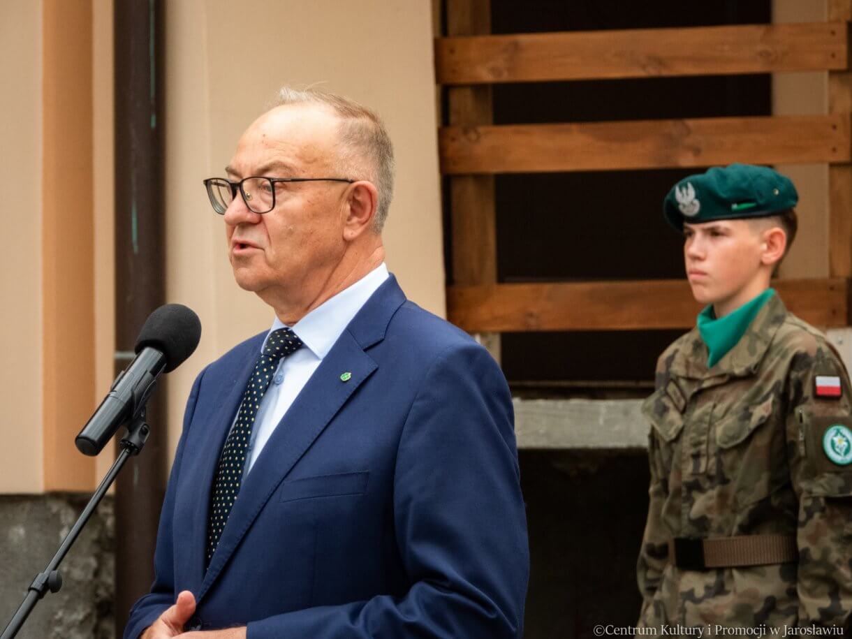 poseł na sejm RP przemawia podczas obchodów 79 rocznicy wybuchu powstania warszawskiego