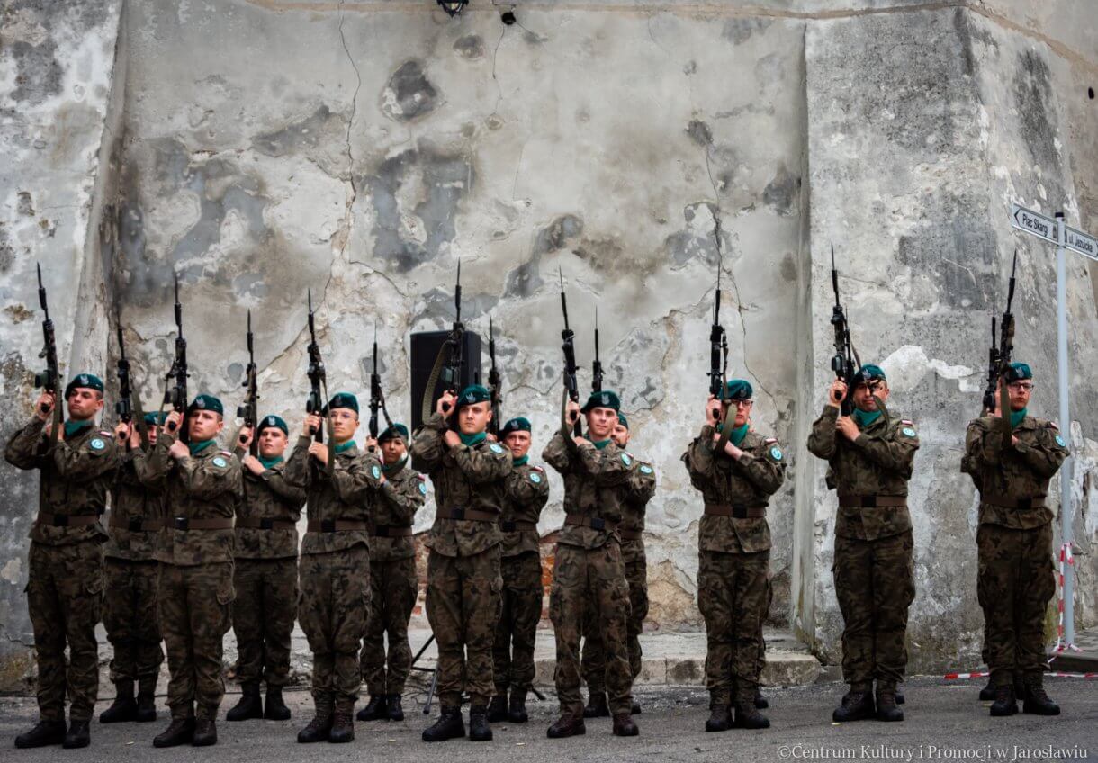 salwa honorowa z okazji 79.rocznicy Powstania Warszawskiego