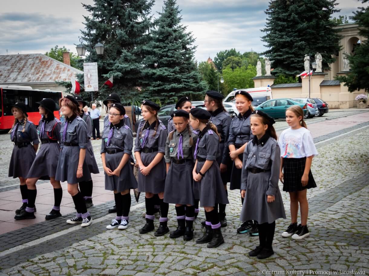 uczestnicy obchodów 79. rocznicy wybuchu powstania warszawskiego - ZHP Jarosław