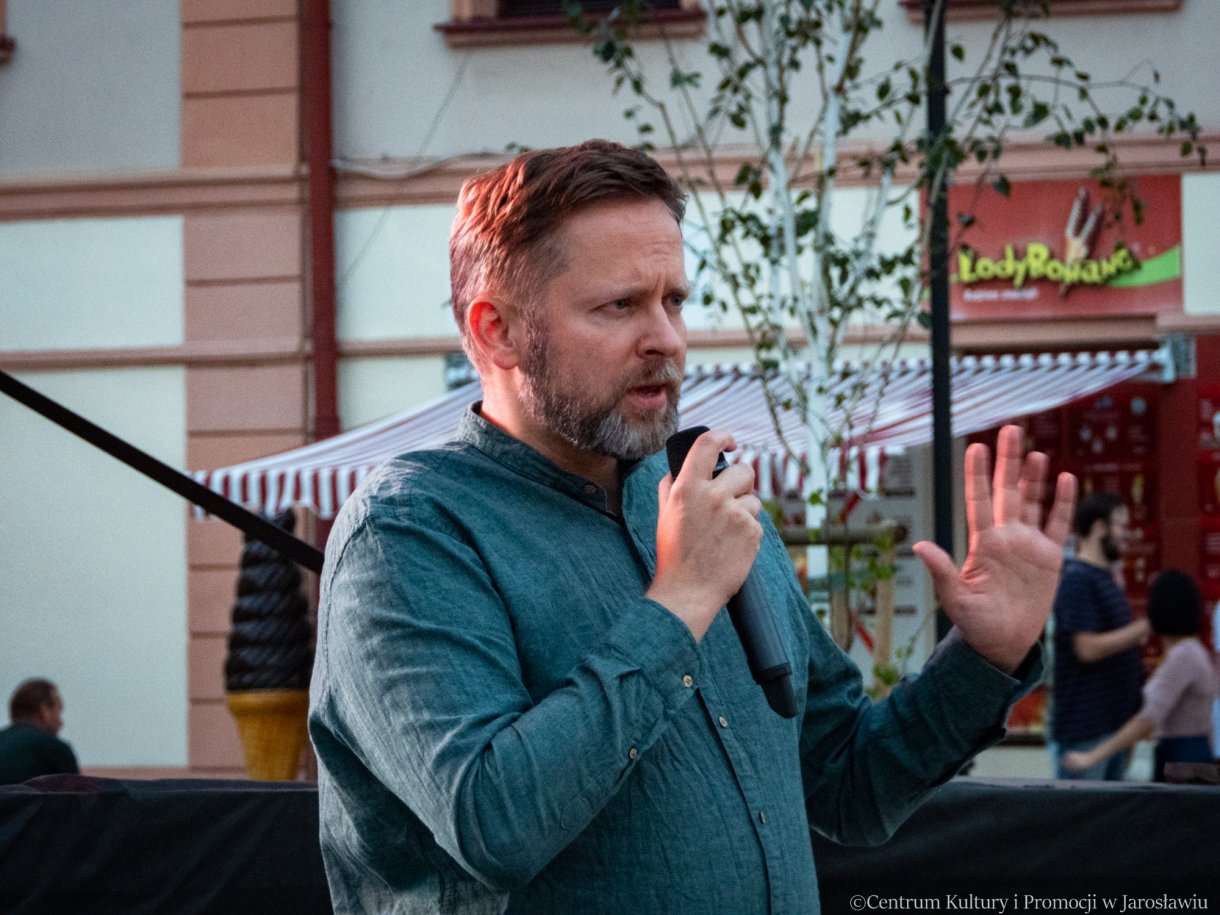 prowadzący spotkanie podczas podkarpackiego szlaku filmowego