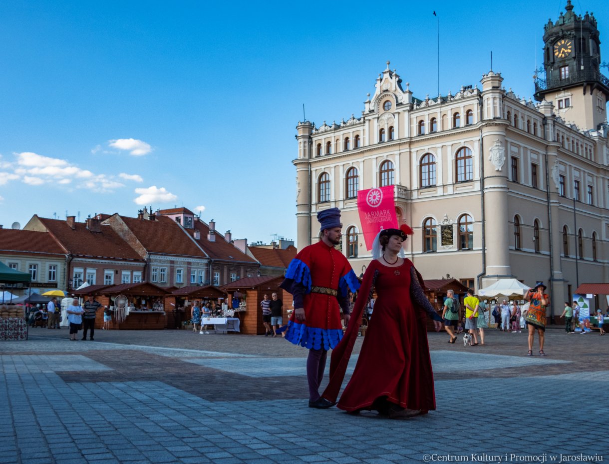 pokaz tańców dworskich