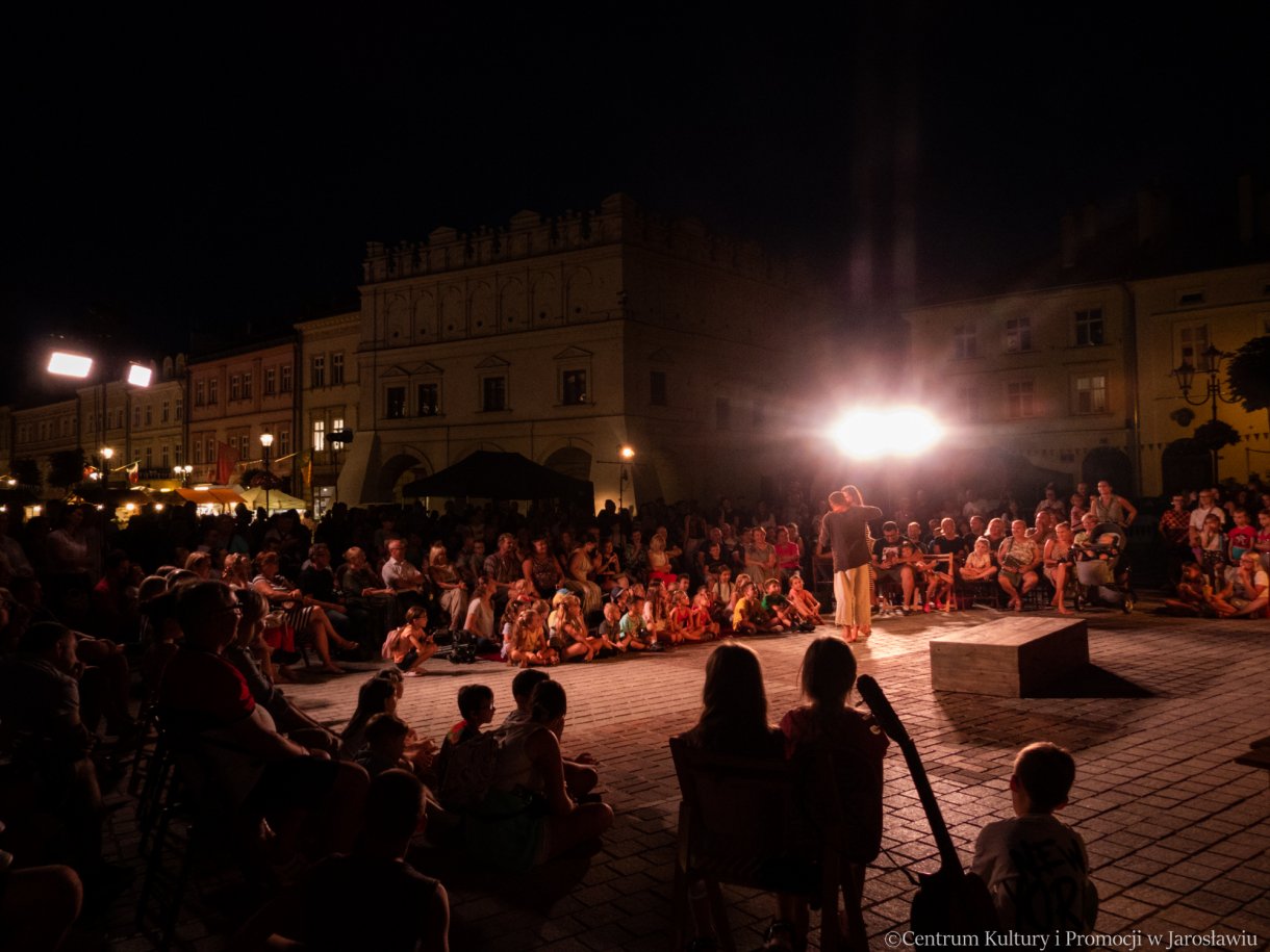 teatr przedmieście na jarmarku jarosławskim 2023