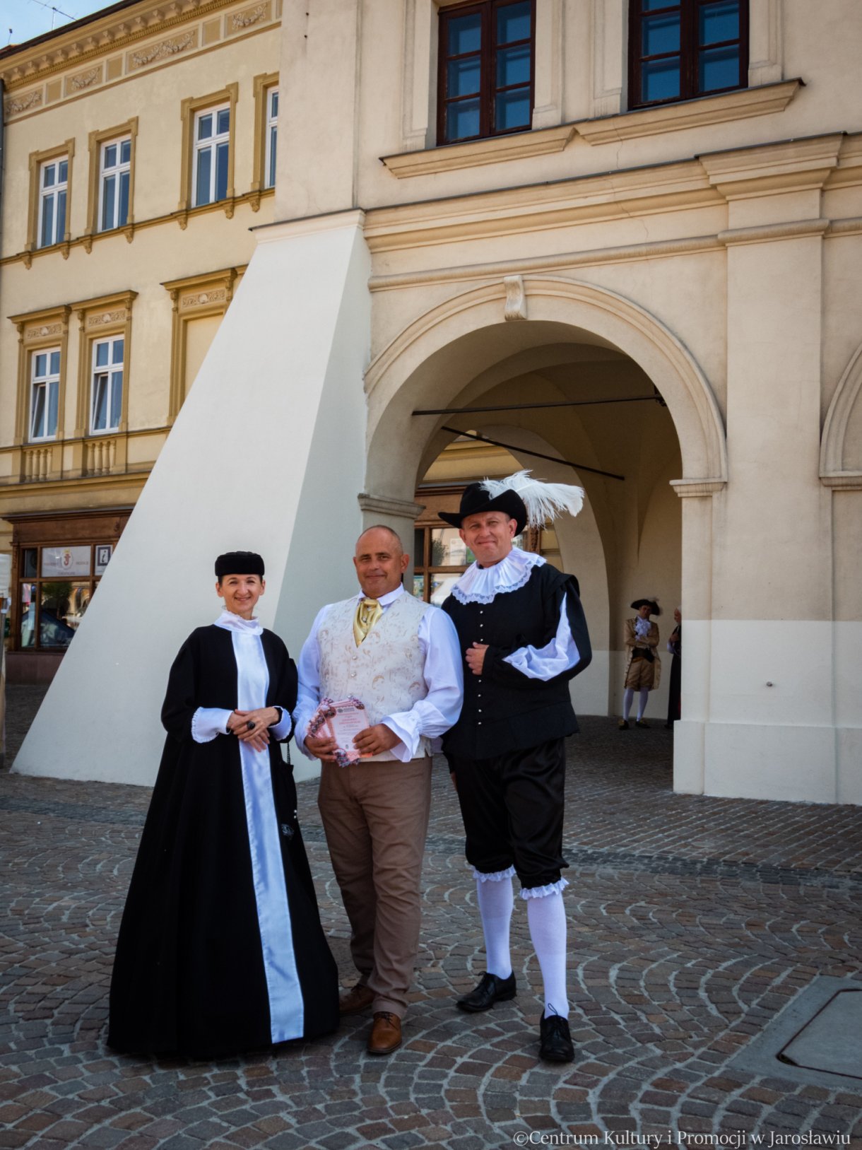 podziekowania wręczane wystawcom za udział w Jarmarku Jarosławskim 2023