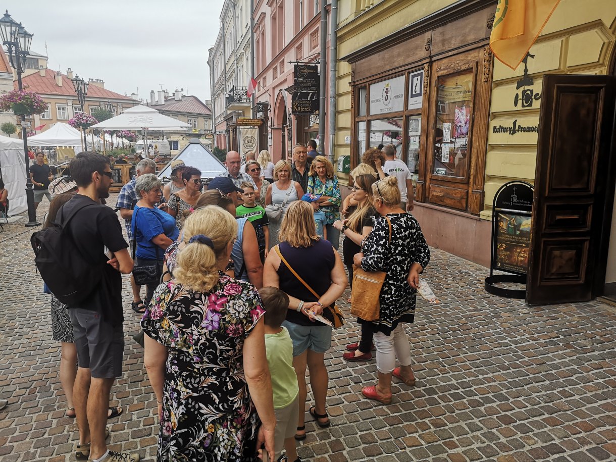 zwiedzanie miasa z przewodnikiem