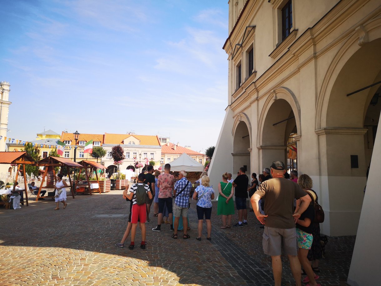 zwiedzanie miasa z przewodnikiem