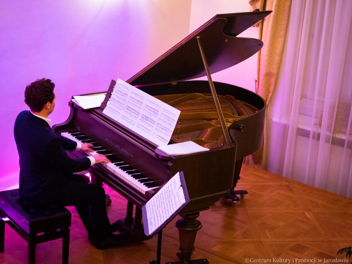 Łukasz Stanisławczyk podczas koncertu w ramach XIV MFKK