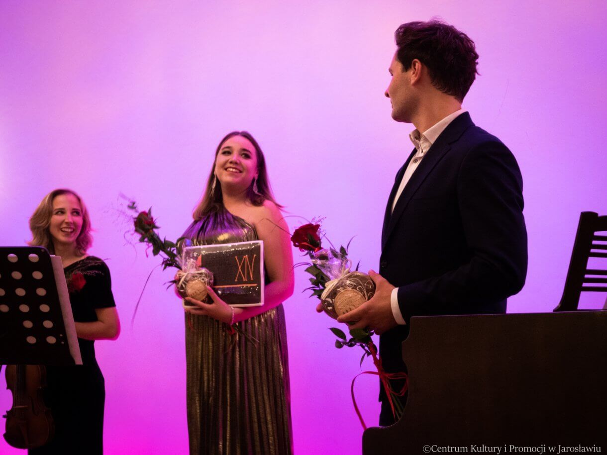 Dagmara Moskwa z Łukaszem Stanisławczykiem i Małgorzatą Wybraniec podczas koncertu w ramach XIV MFKK