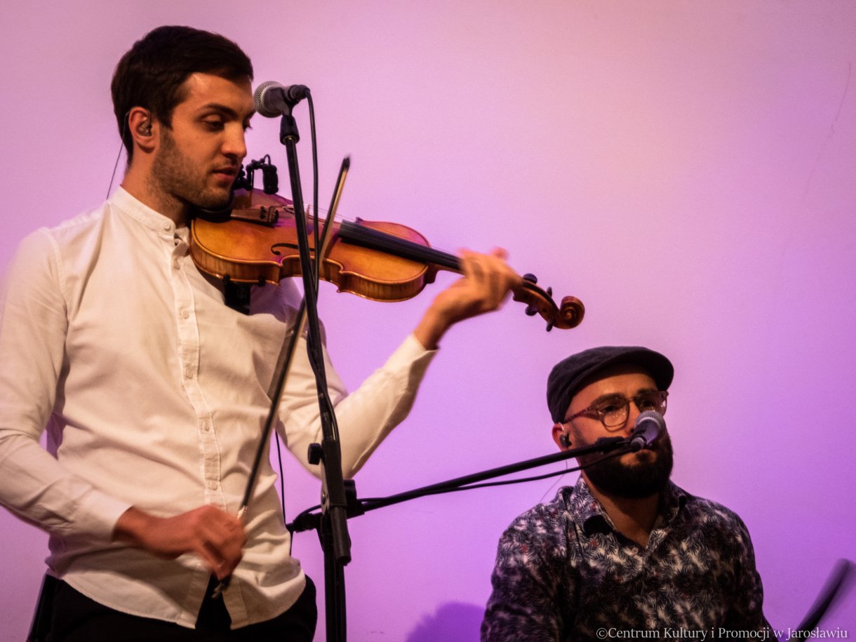 członkowie zespołu OPA CUPA podczas występu w ramach XIV MFKK