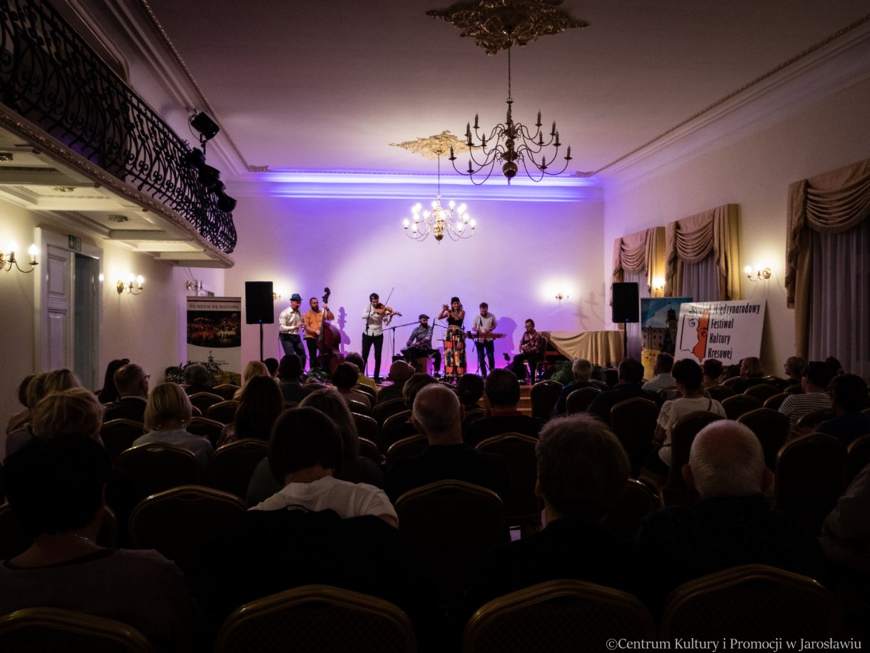 członkowie zespołu OPA CUPA podczas występu w ramach XIV MFKK