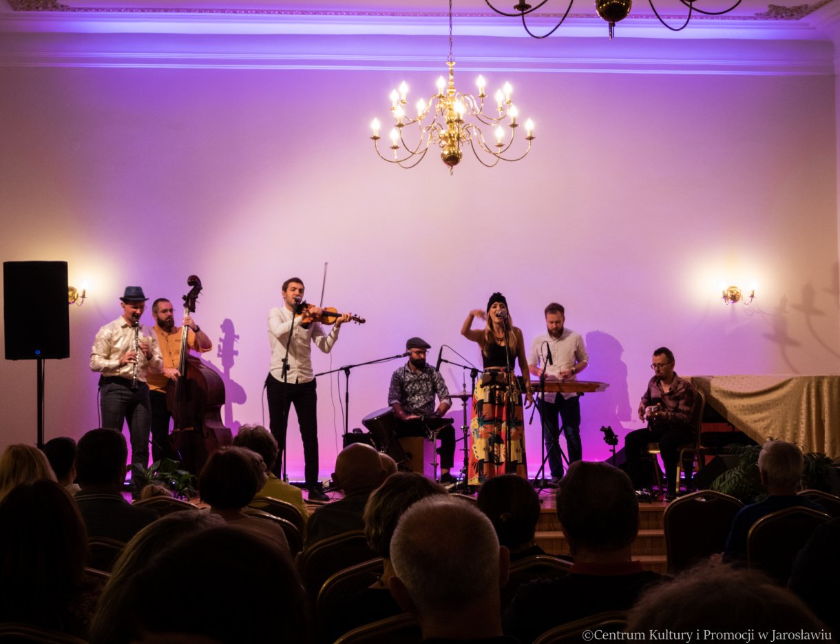 członkowie zespołu OPA CUPA podczas występu w ramach XIV MFKK