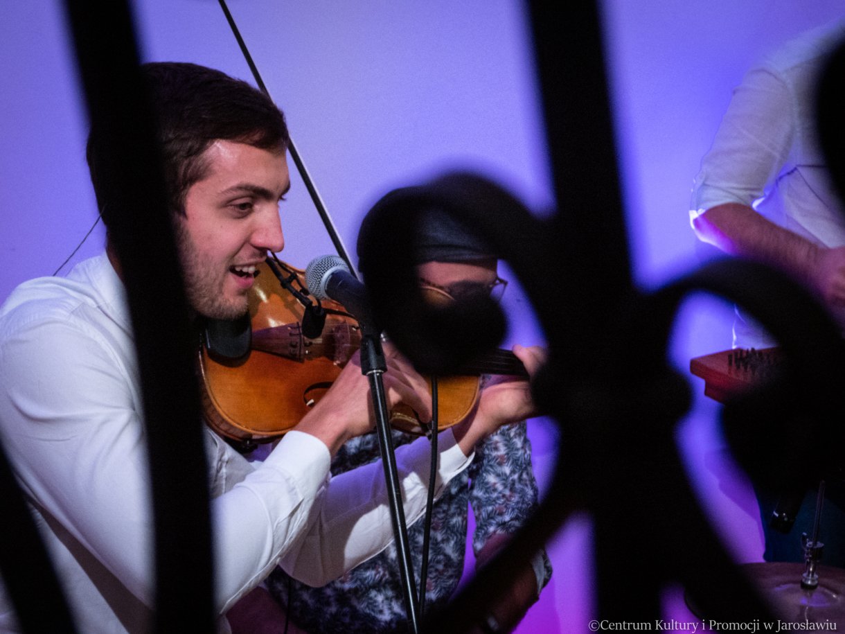 członkowie zespołu OPA CUPA podczas występu w ramach XIV MFKK