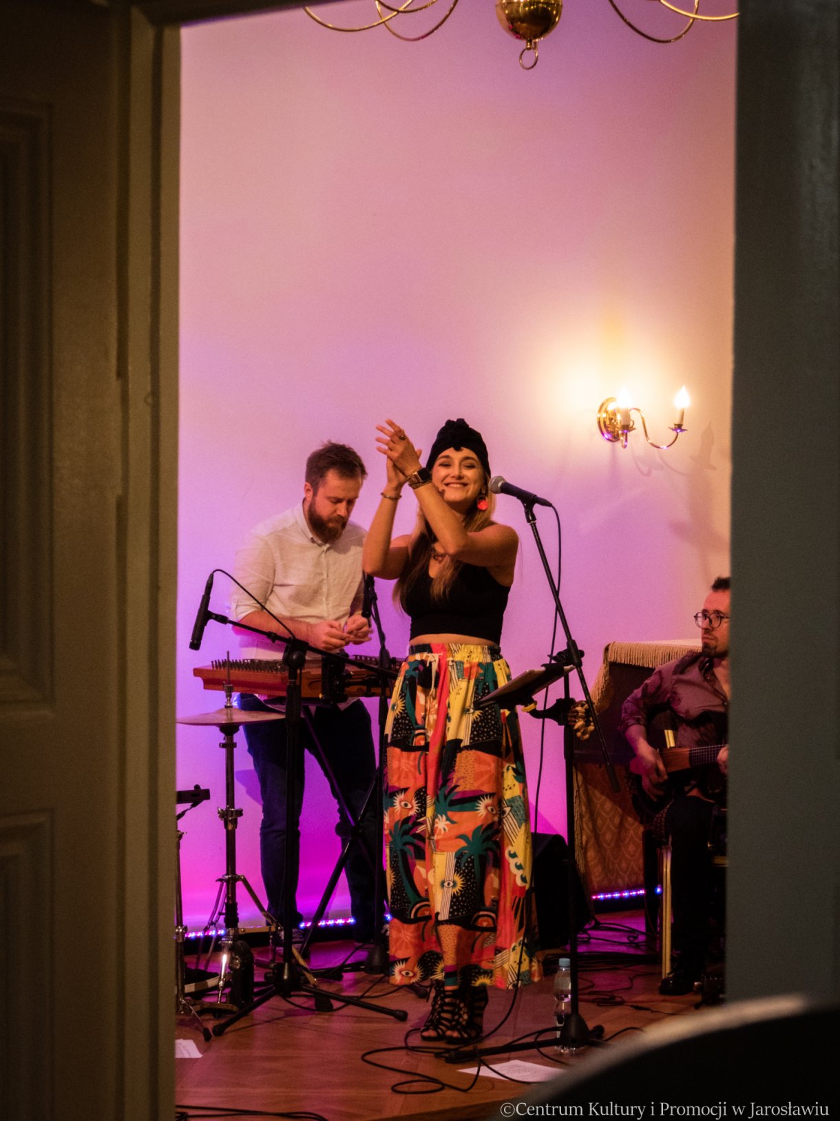 członkowie zespołu OPA CUPA podczas występu w ramach XIV MFKK