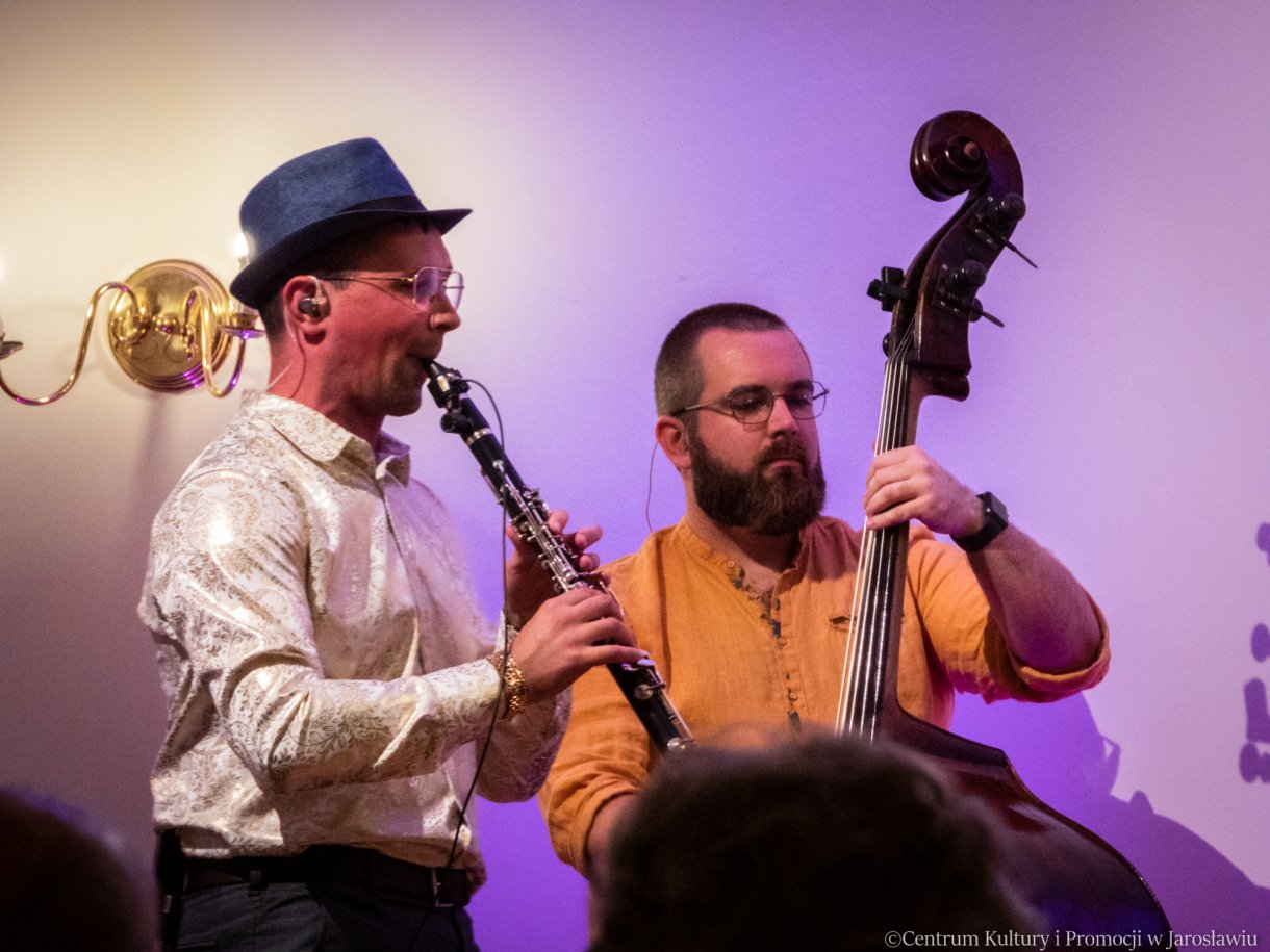 członkowie zespołu OPA CUPA podczas występu w ramach XIV MFKK